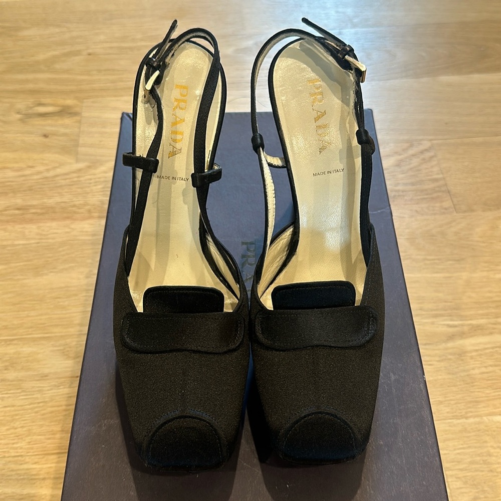 Satin Prada shoes size 7